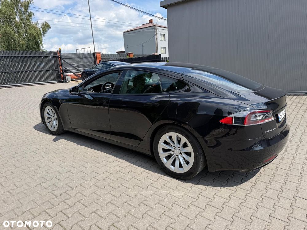 Tesla Model S - 24