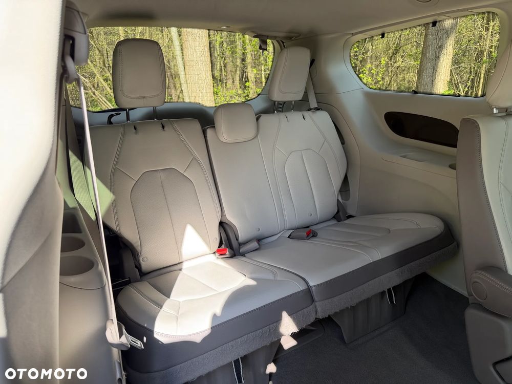 Chrysler Pacifica - 20