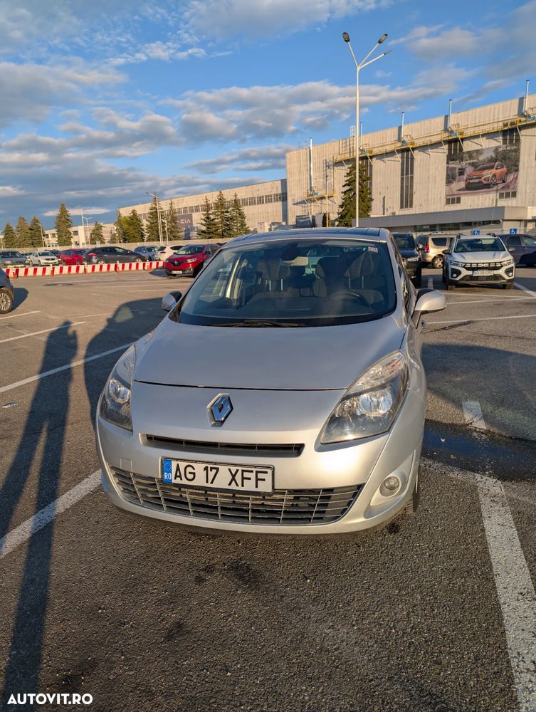 Renault Grand Scenic - 1