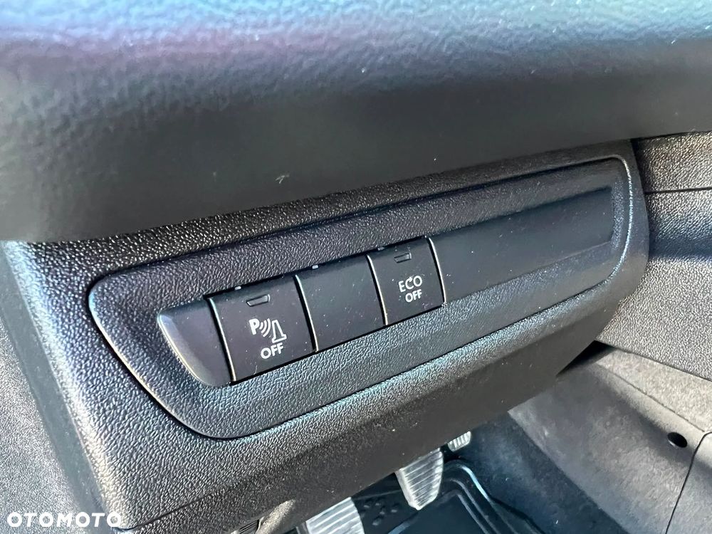 Peugeot 208 BlueHDi 100 Active Pack - 22