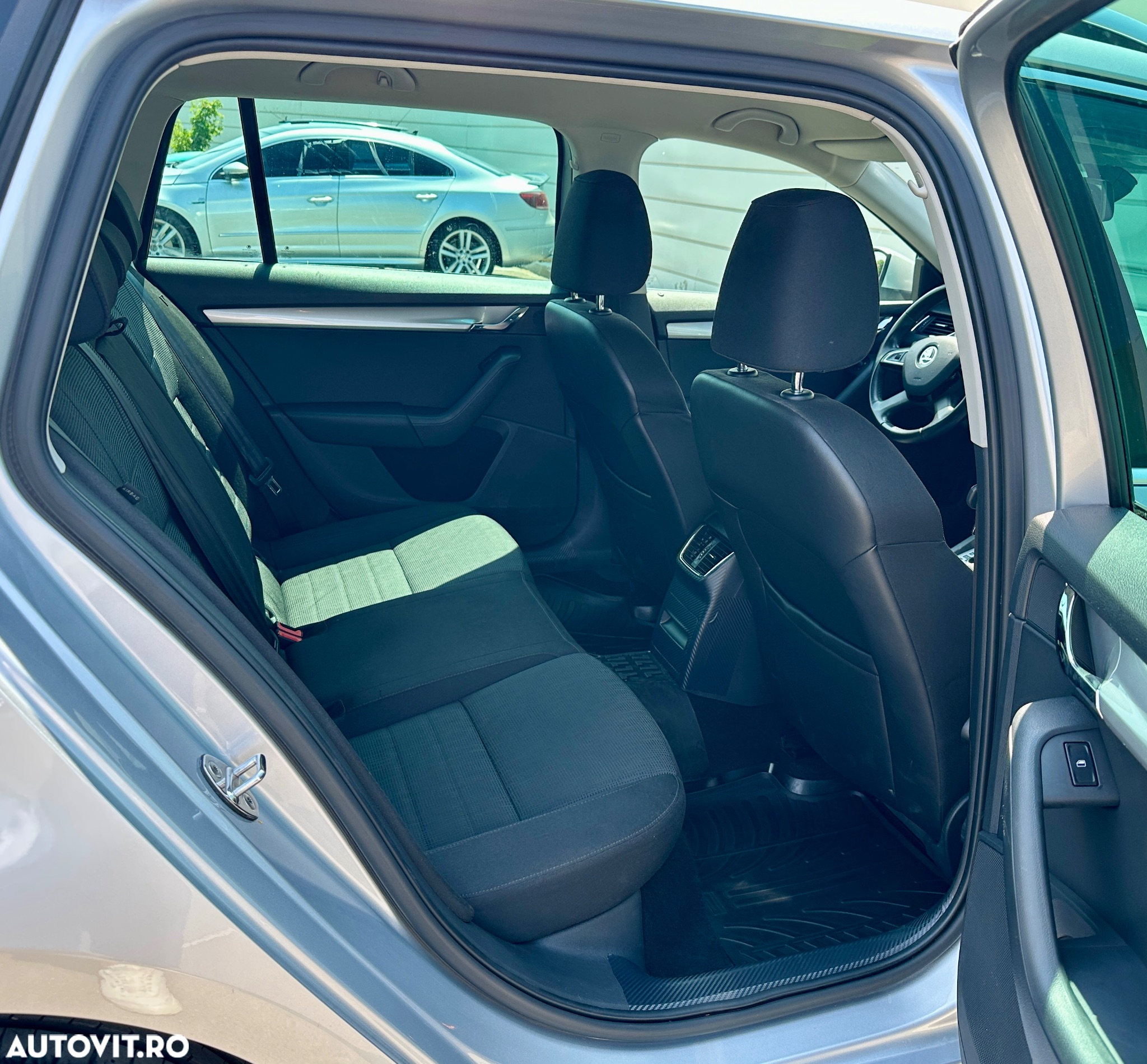Skoda Octavia Combi 1.6 TDI Elegance DSG - 8
