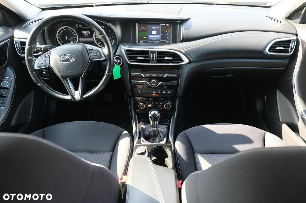 Infiniti Q30 - 28