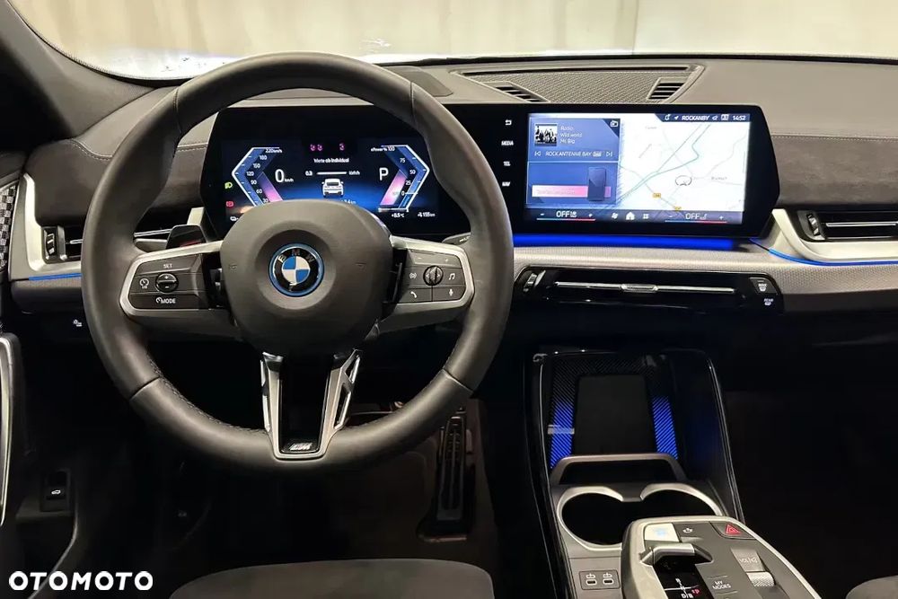 BMW iX2 eDrive20 66.5kWh M Sport - 10
