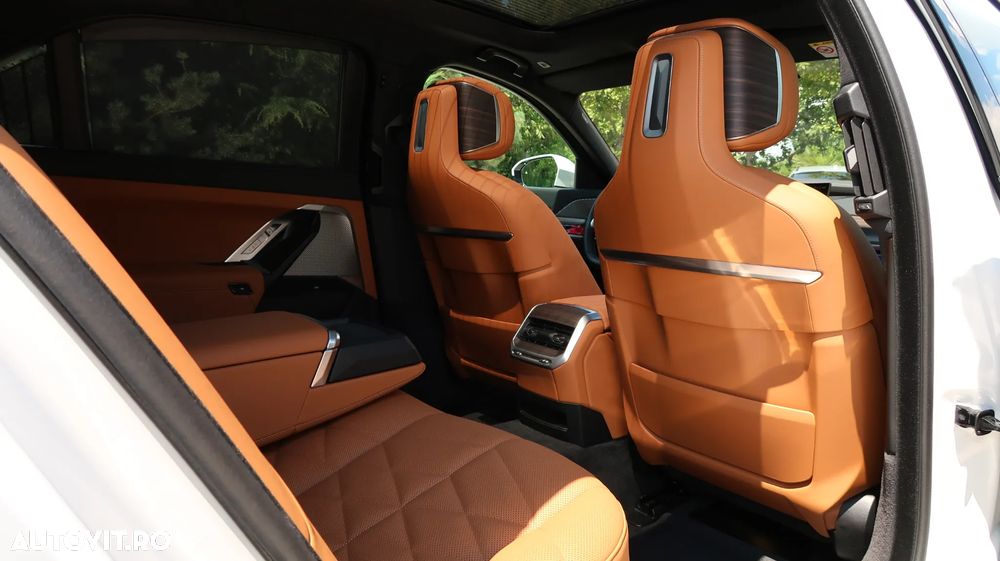 BMW Seria 7 740d xDrive MHEV - 17