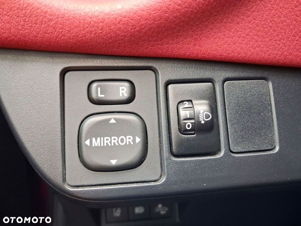 Toyota Yaris - 16