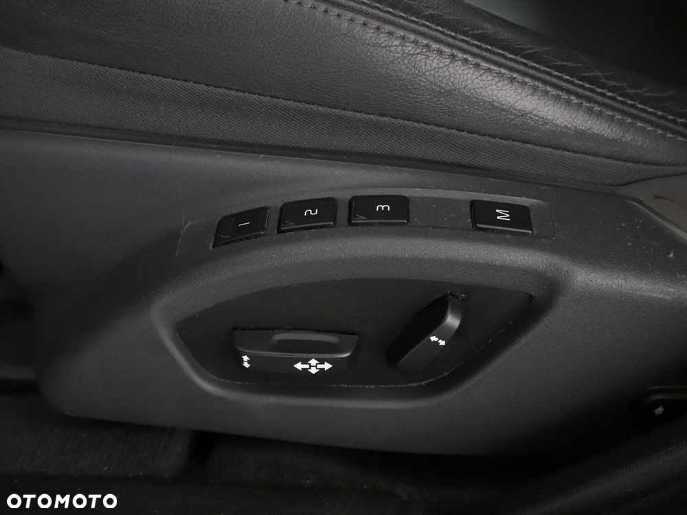 Volvo V60 D2 Summum - 33
