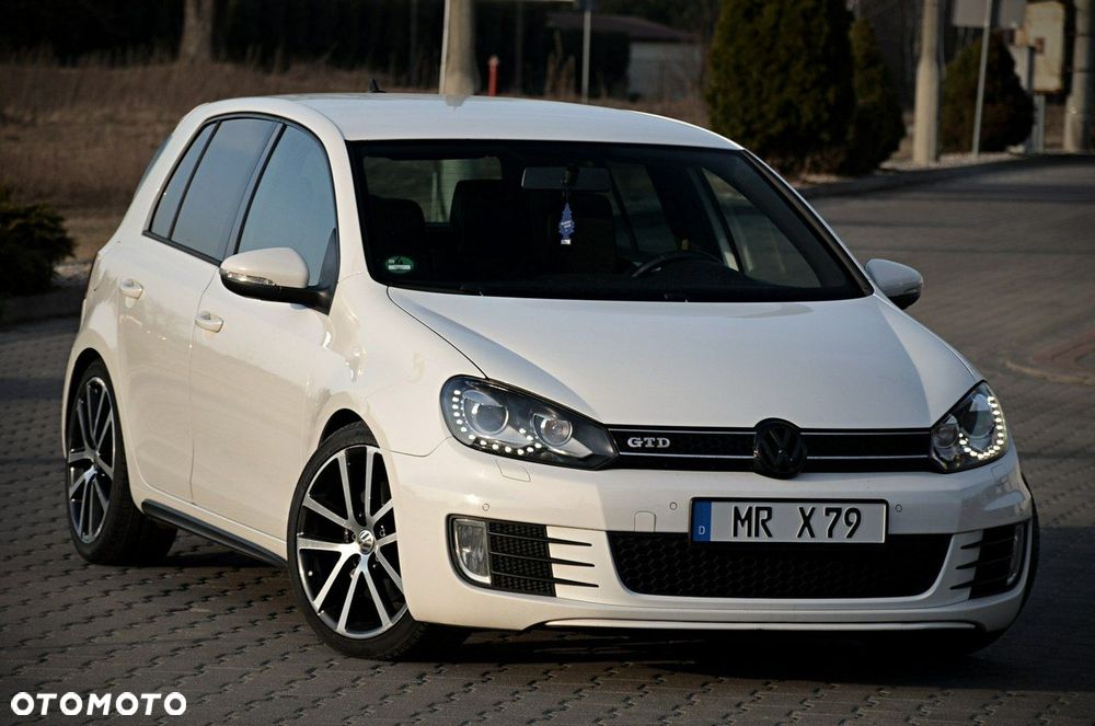 Volkswagen Golf - 1