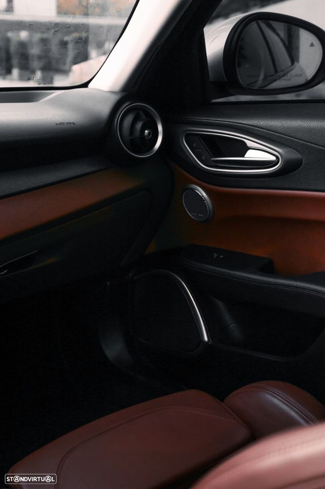 Alfa Romeo Giulia 2.0 T Veloce Ti Q4 AT8 - 4