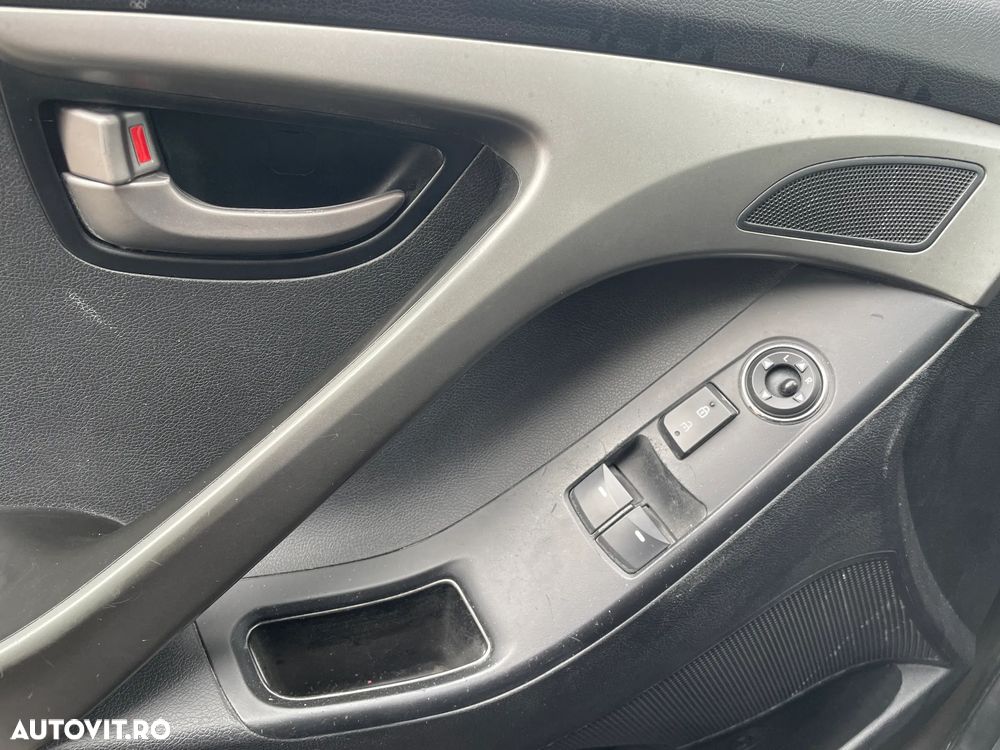 Hyundai Elantra 1.6 MPi - 13