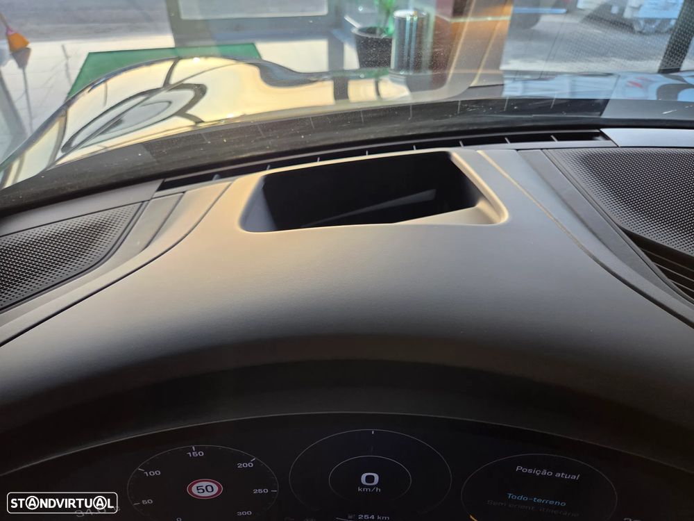 Porsche Taycan 4S bateria Performance Plus - 28