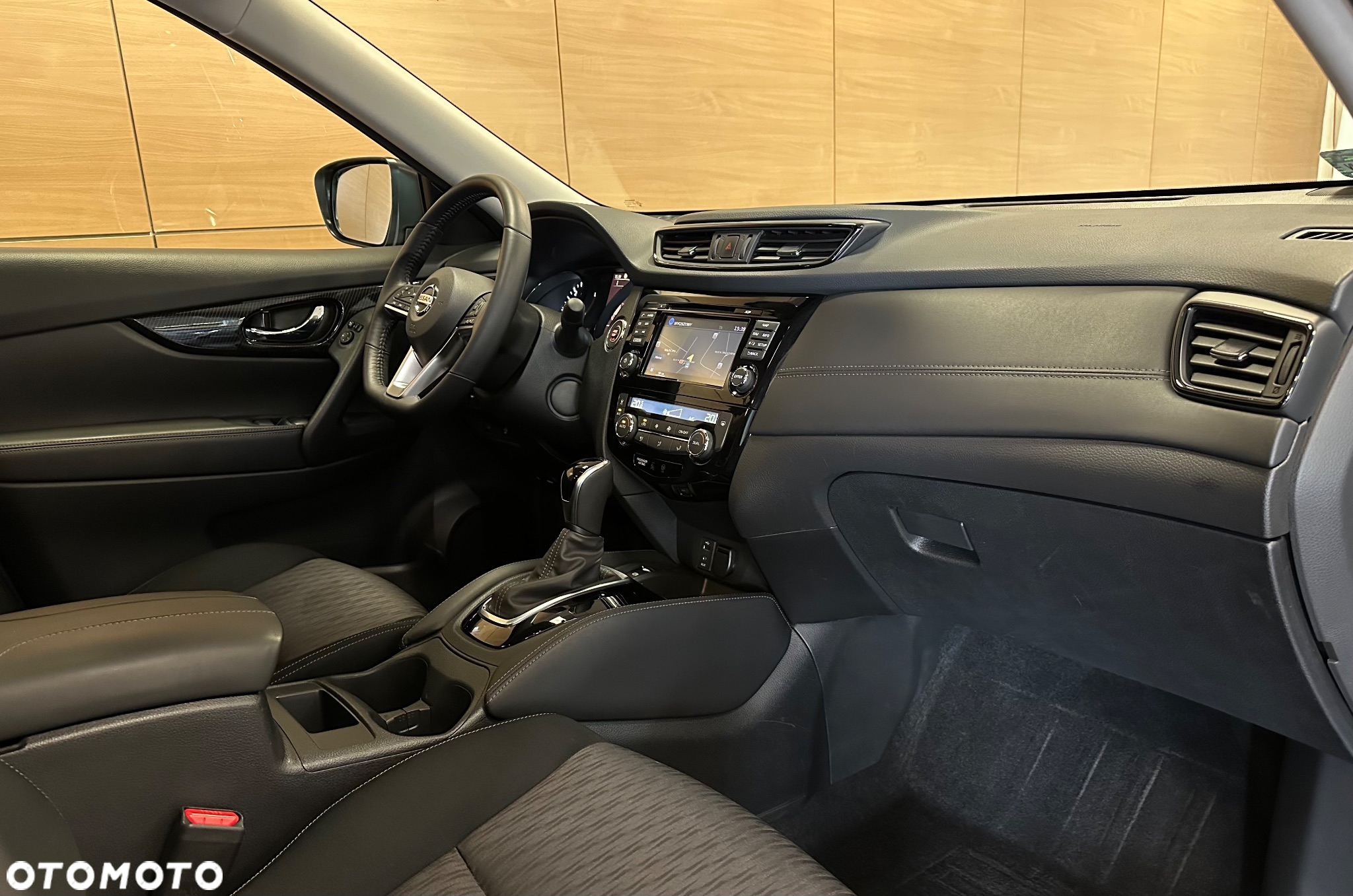 Nissan X-Trail 1.7 dCi N-Connecta 2WD Xtronic - 8
