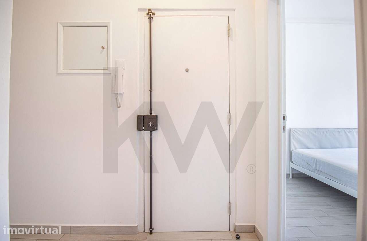 Simpático Apartamento T2+1 com Varandas para Arrendamento em Alverca - Grande imagem: 2/29