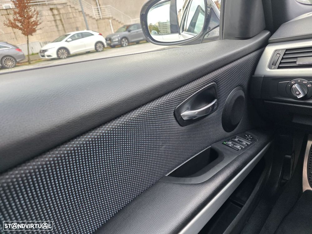 BMW 320 d Pack M - 26