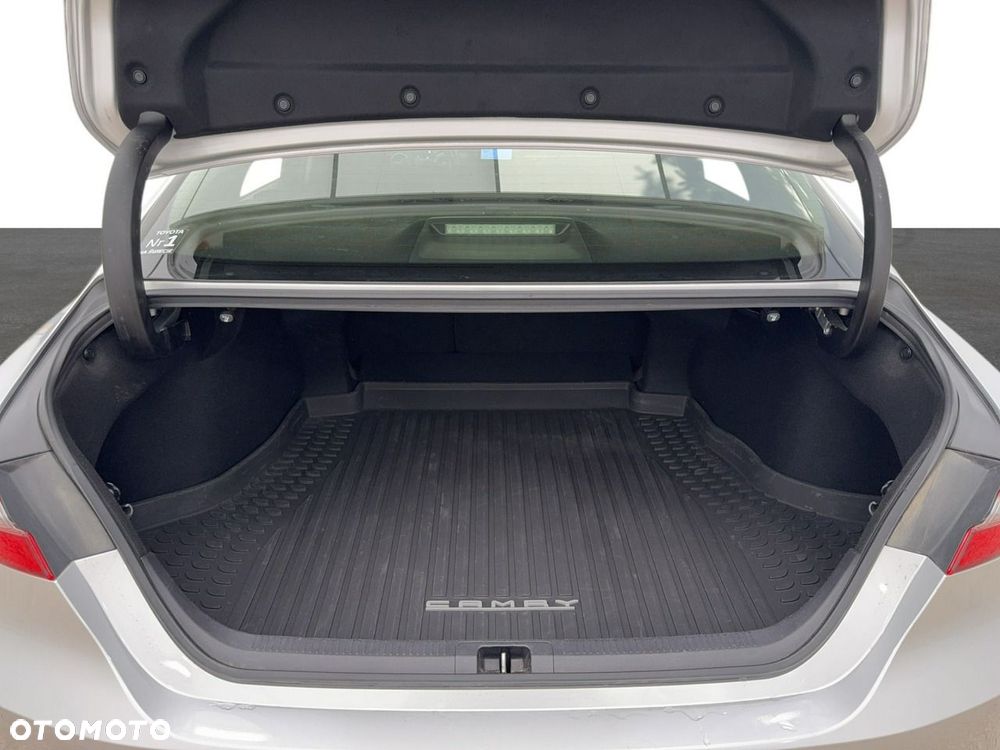 Toyota Camry - 11