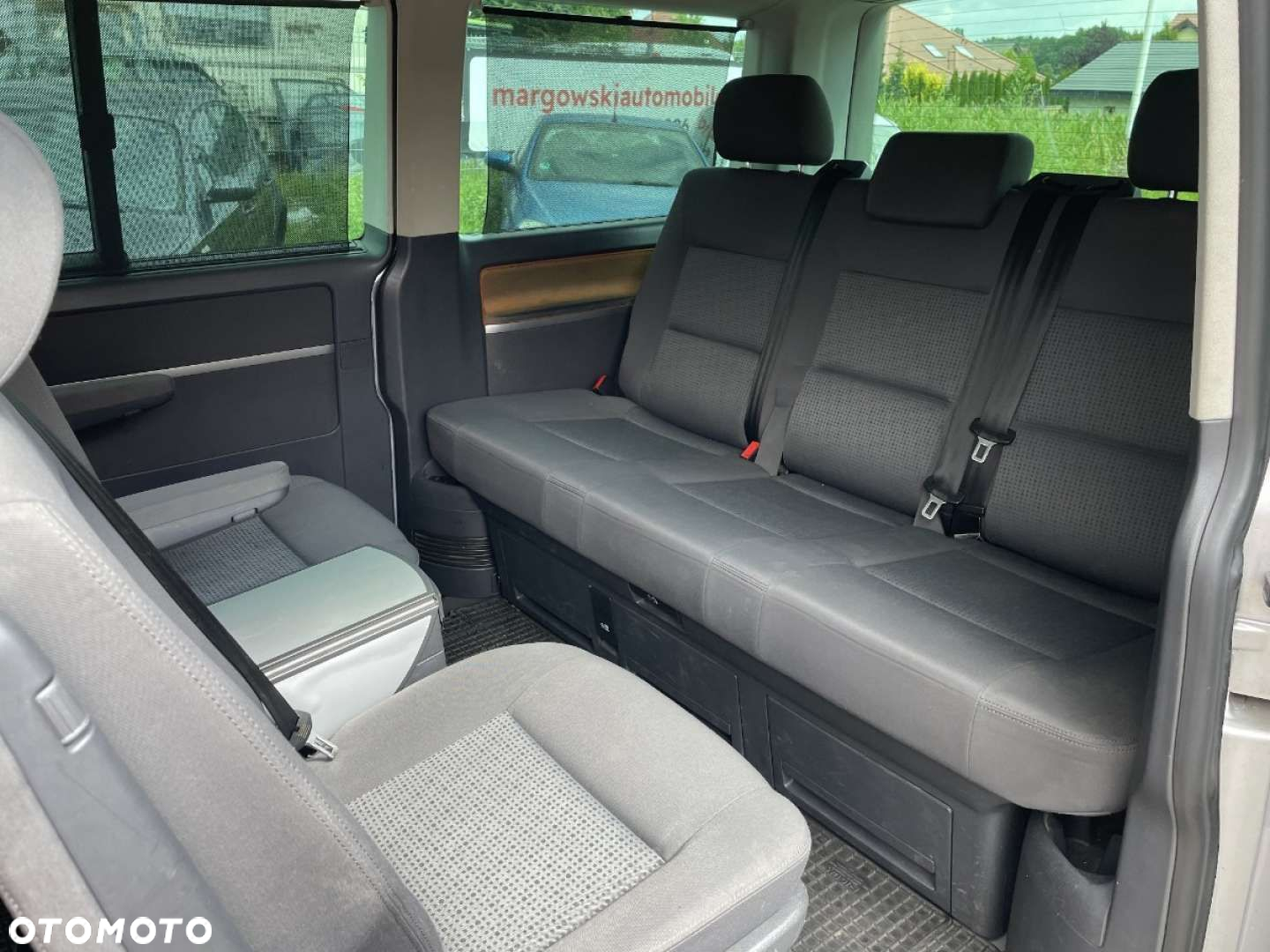 Volkswagen Multivan - 12