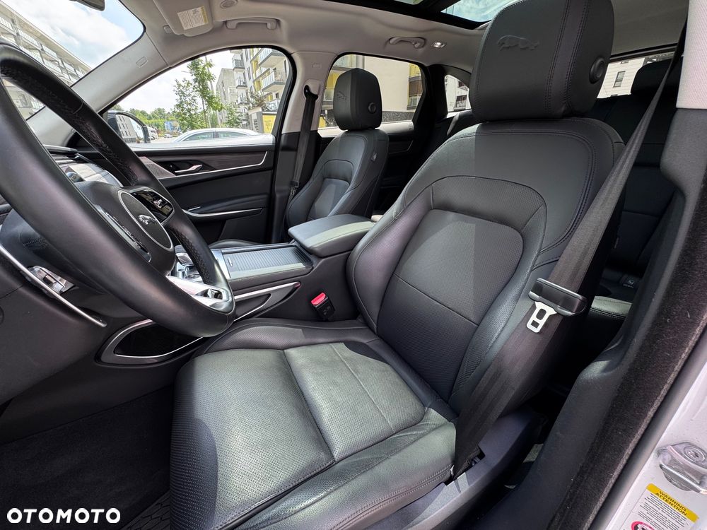Jaguar F-Pace - 19