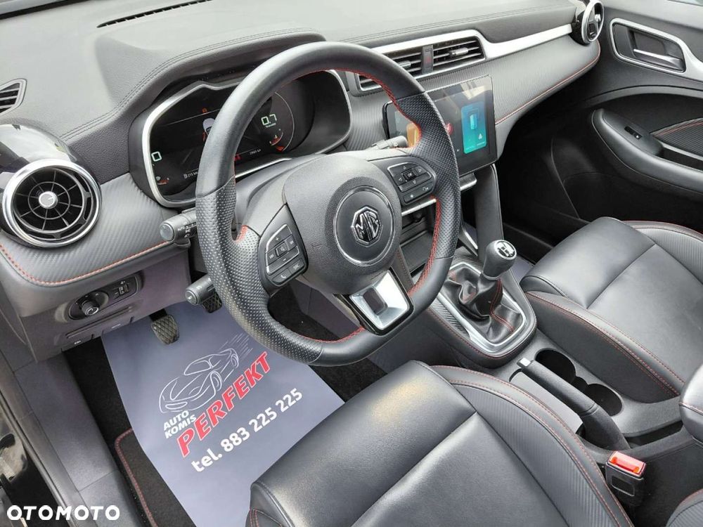 MG ZS - 11