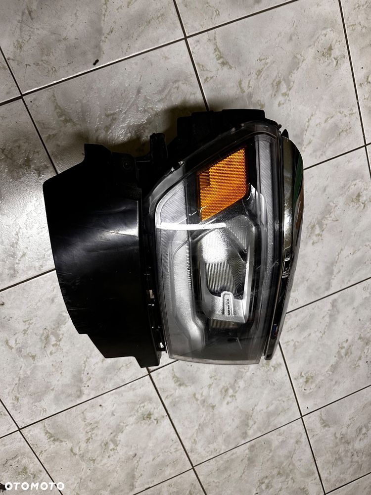Dodge RAM Lampa przednia Prawa LED 19-. - 1