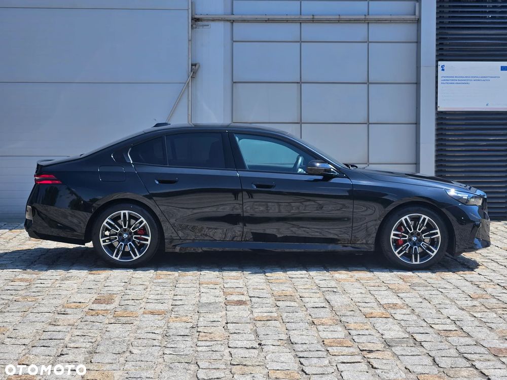 BMW Seria 5 520d xDrive mHEV M Sport - 11