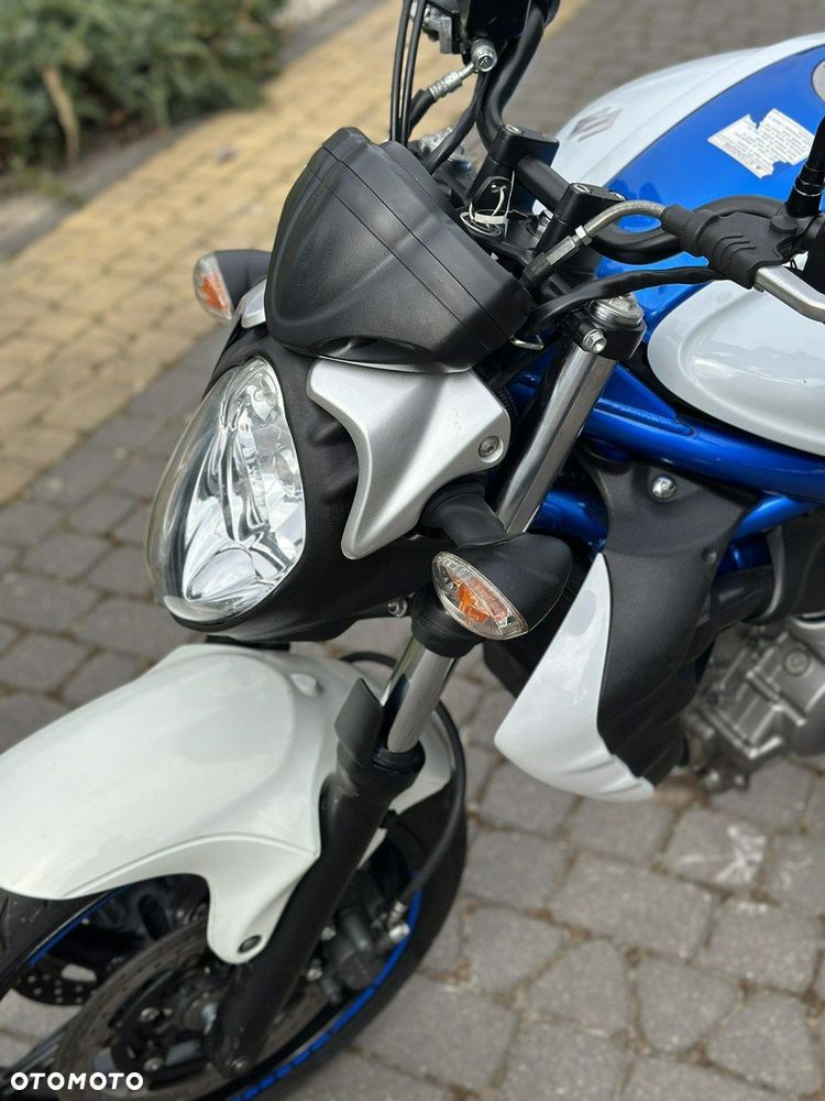 Suzuki Gladius - 17
