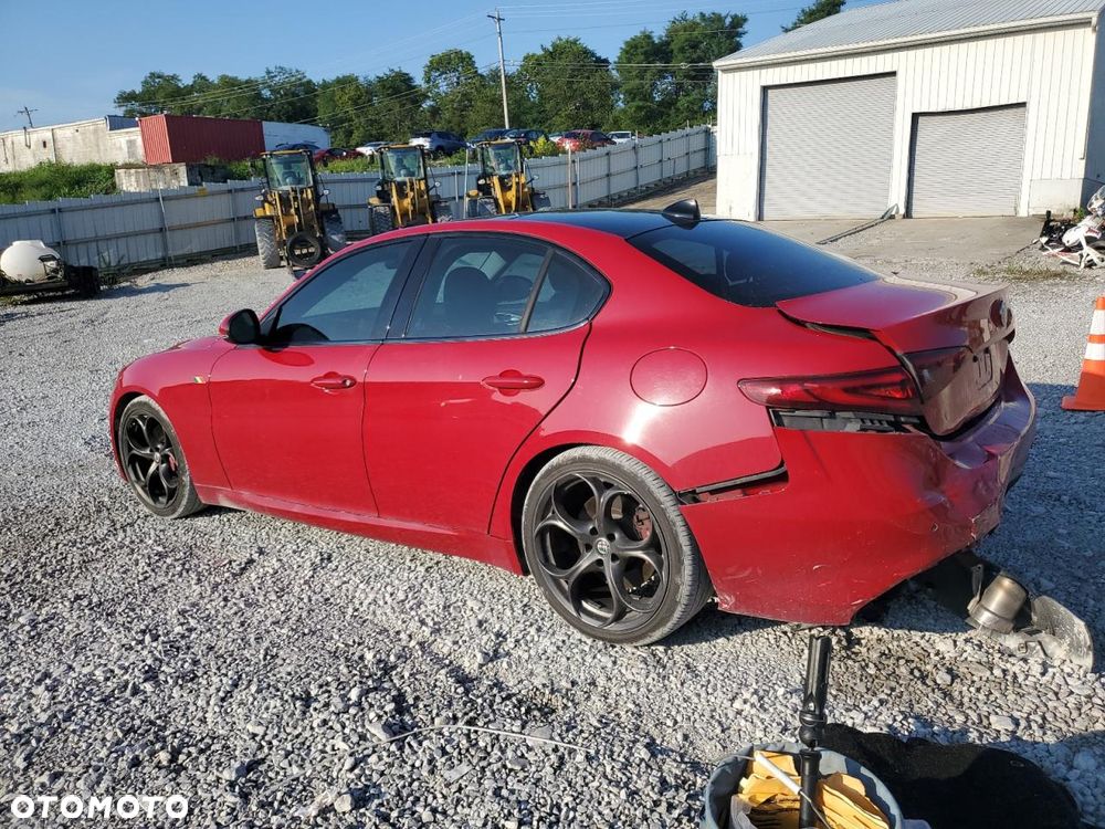 Alfa Romeo Giulia 2.0 Turbo 16V AT8 Veloce Ti - 3