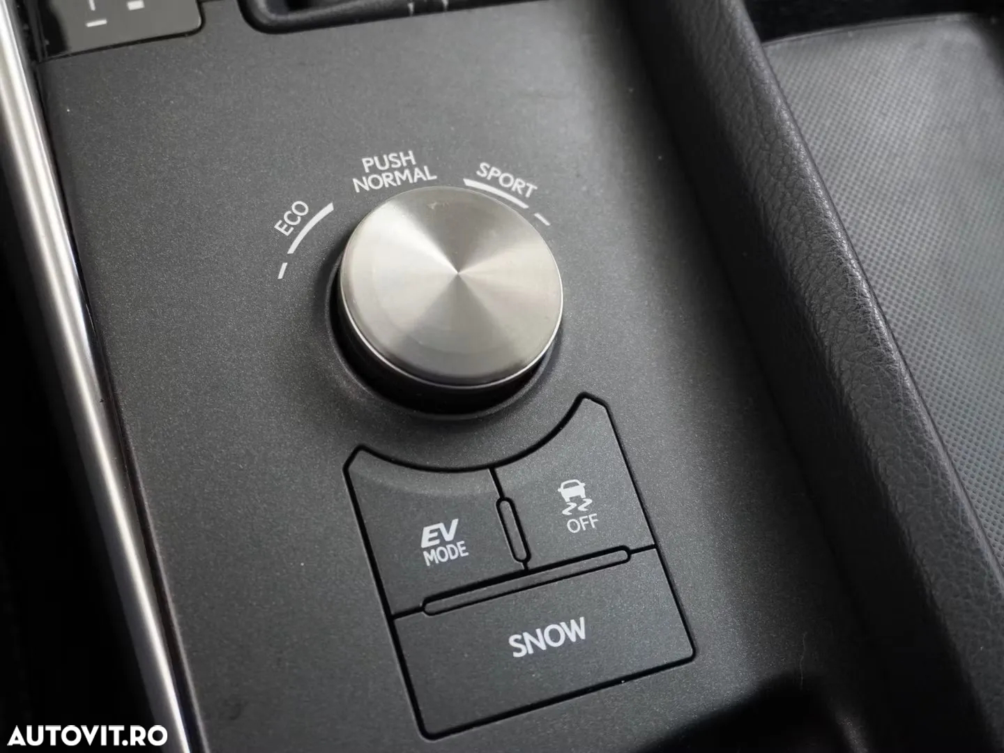 Lexus Seria IS 300h - 29