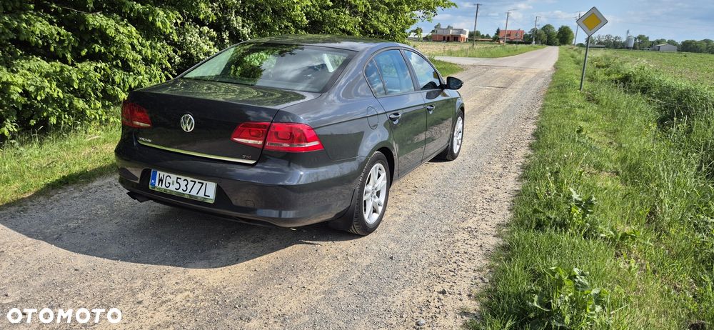 Volkswagen Passat - 4