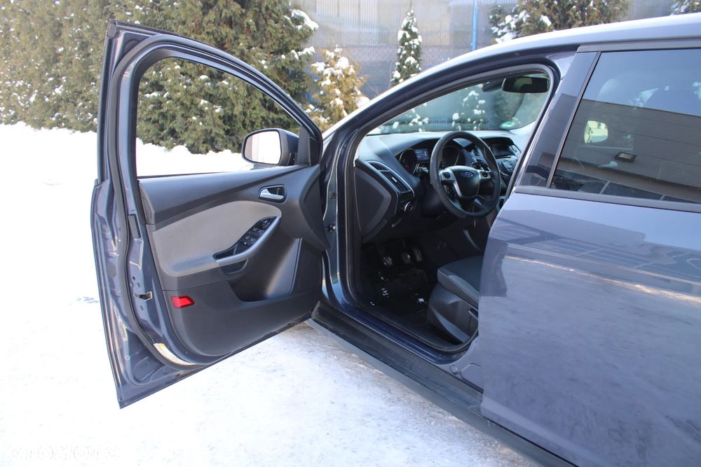 Ford Focus SW - 16