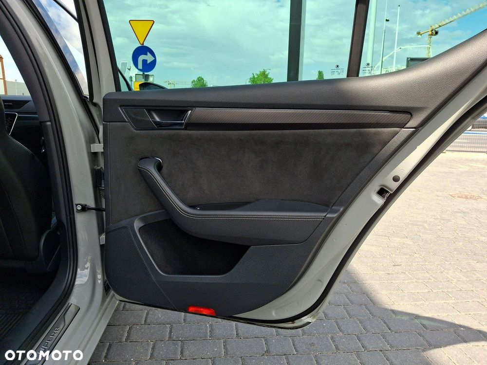 Skoda Superb 2.0 TSI Sportline DSG - 17