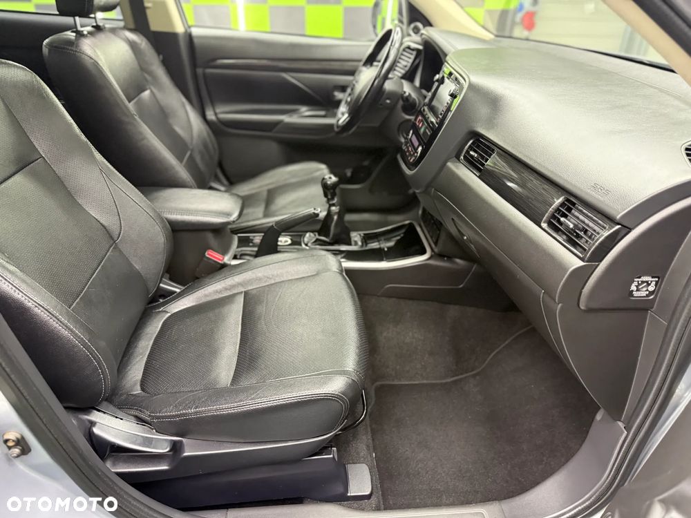 Mitsubishi Outlander 2.2 DI-D 4WD Intense - 29