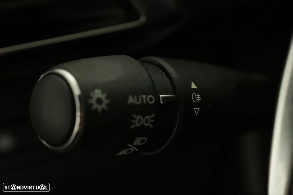 Peugeot 3008 1.6 Hybrid Allure e-EAT8 - 18