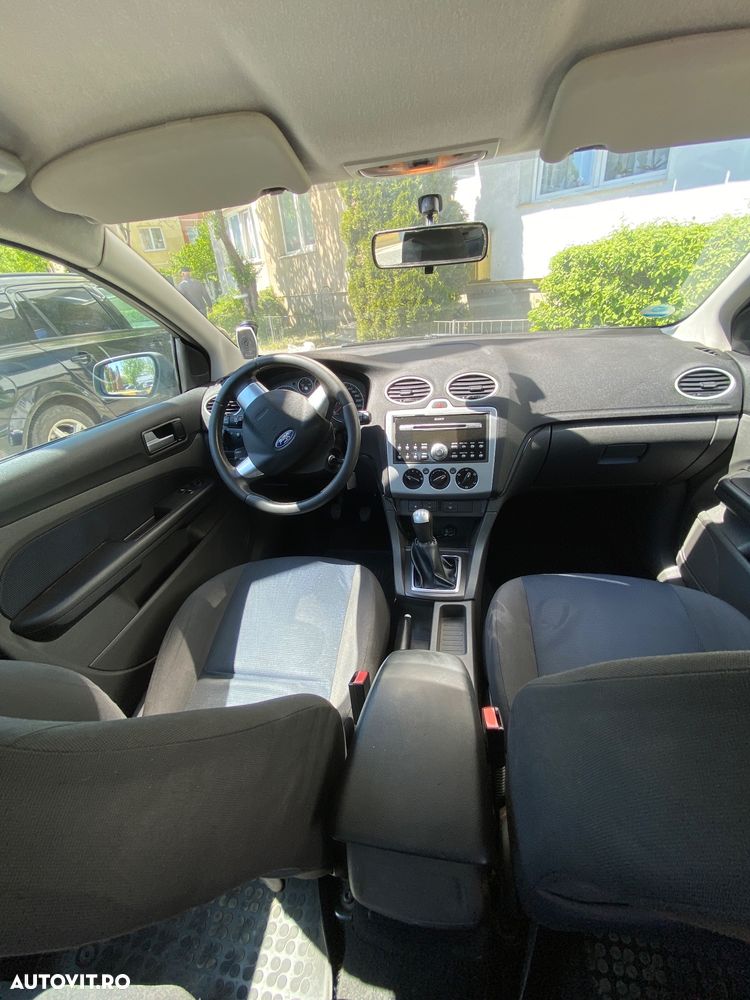Ford Focus 1.6 Ambiente - 10