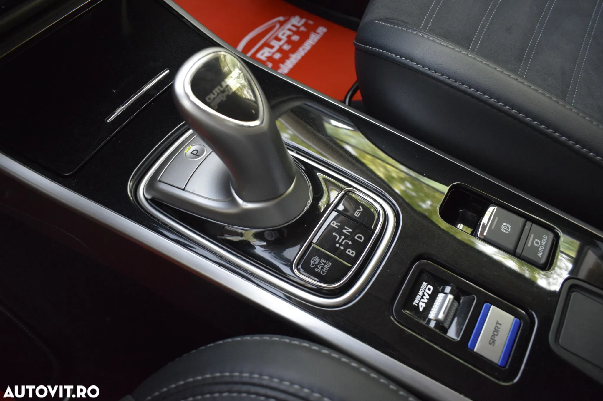Mitsubishi Outlander PHEV 2.4 L 4X4 Intense - 20