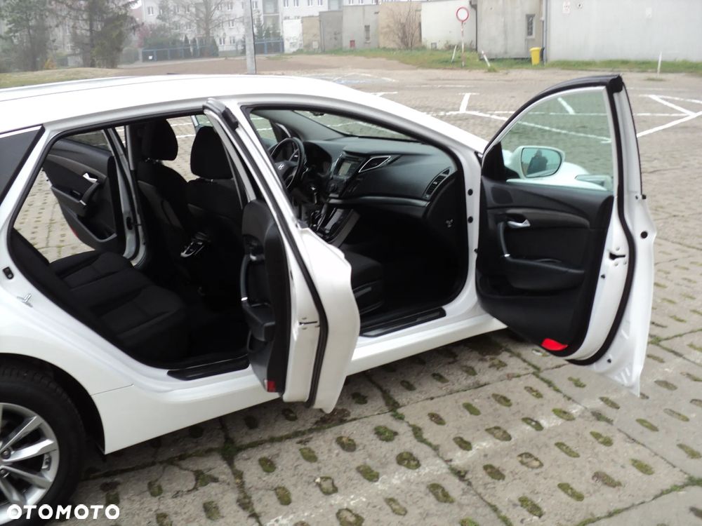 Hyundai i40 Kombi 1.7 CRDi DCT Premium - 12