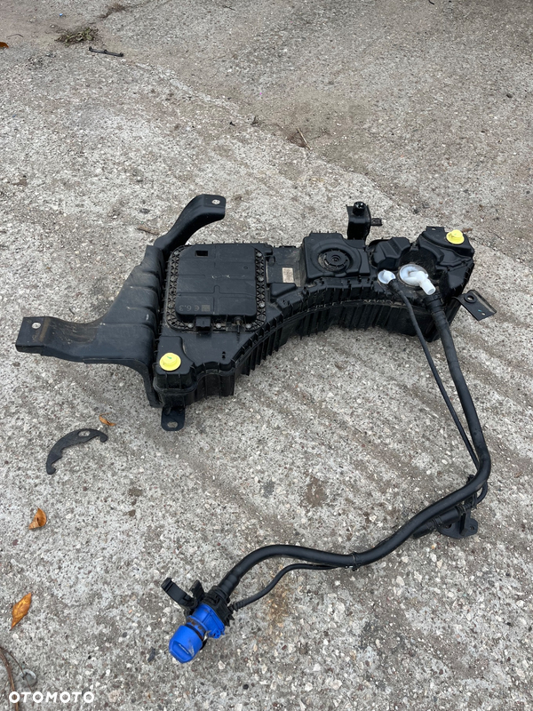 Zbiornik Adblue Peugeot 5008 Opel 98333083