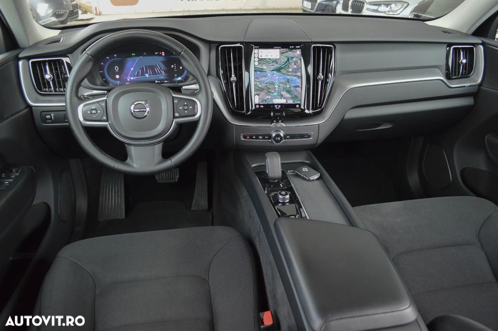 Volvo XC 60 B4 MHEV AT AWD Plus Dark - 6