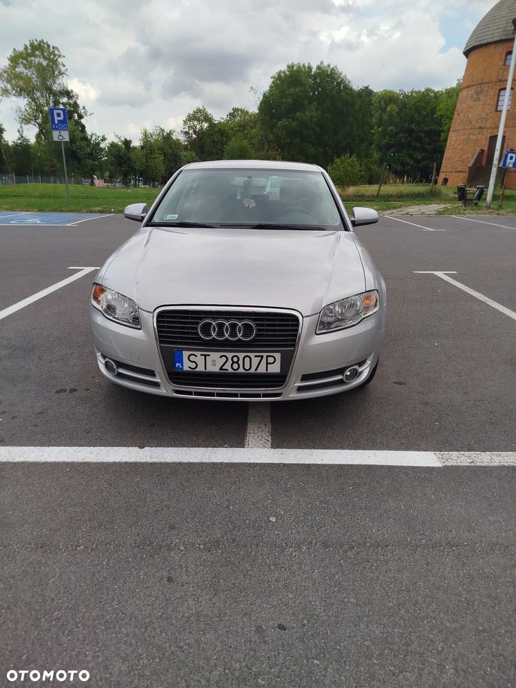 Audi A4 Limousine - 4