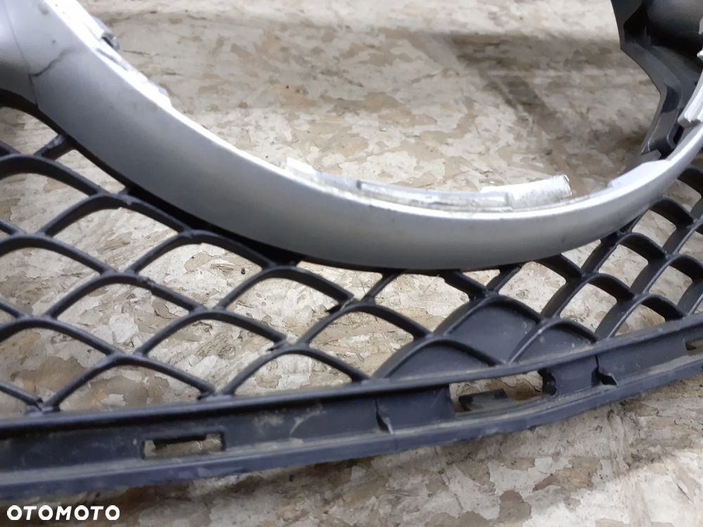 GRILL ATRAPA MERCEDES C-KLASA W205 2014-2017R A2058800183 - 6