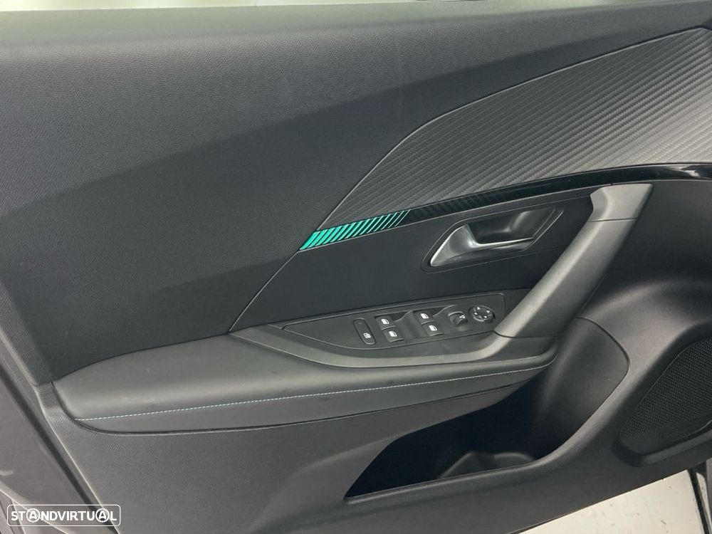 Peugeot 2008 1.2 PureTech Allure - 17