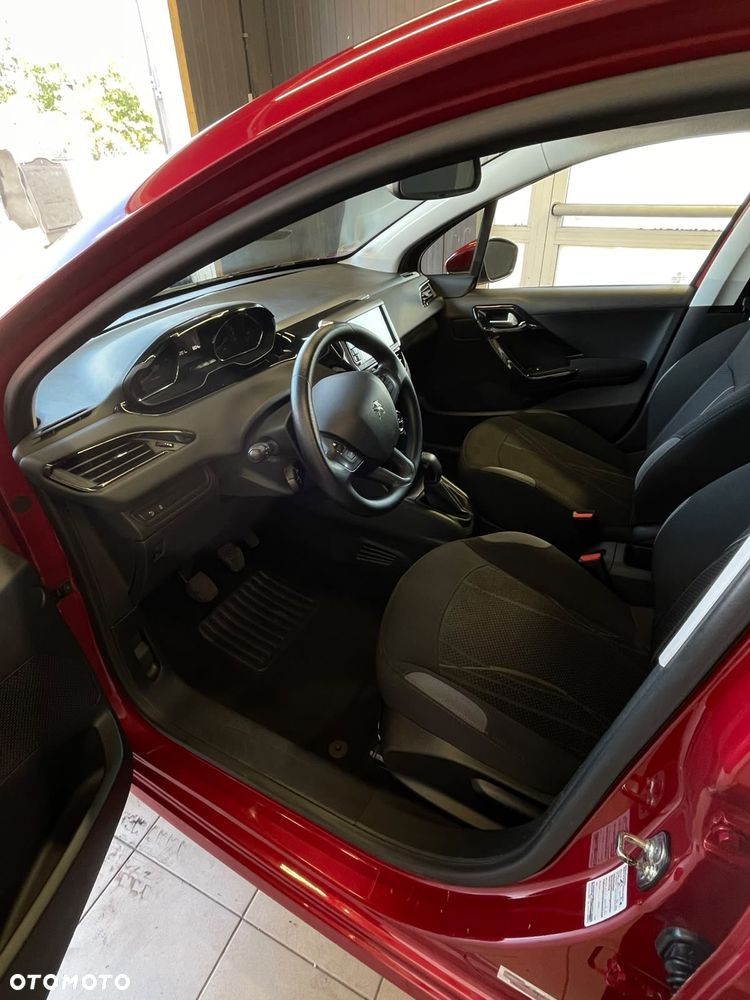 Peugeot 208 95 VTI Allure - 9