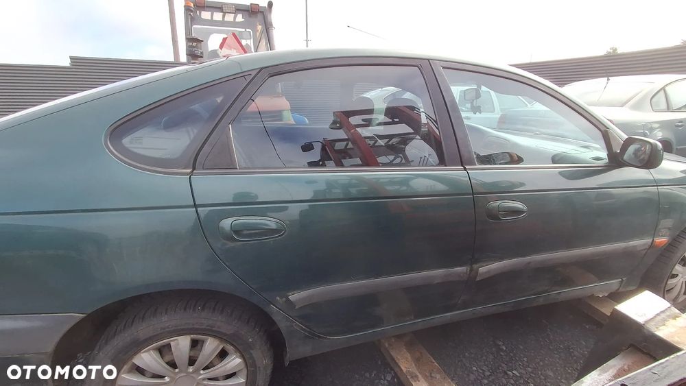 TOYOTA AVENSIS T22 HB DRZWI PRAWY TYŁ TYLNE PRAWE KOMPLETNE 6P3 nr. 59/3 - 1