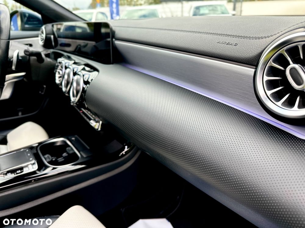 Mercedes-Benz CLA 250 4-Matic AMG Line 7G-DCT - 31