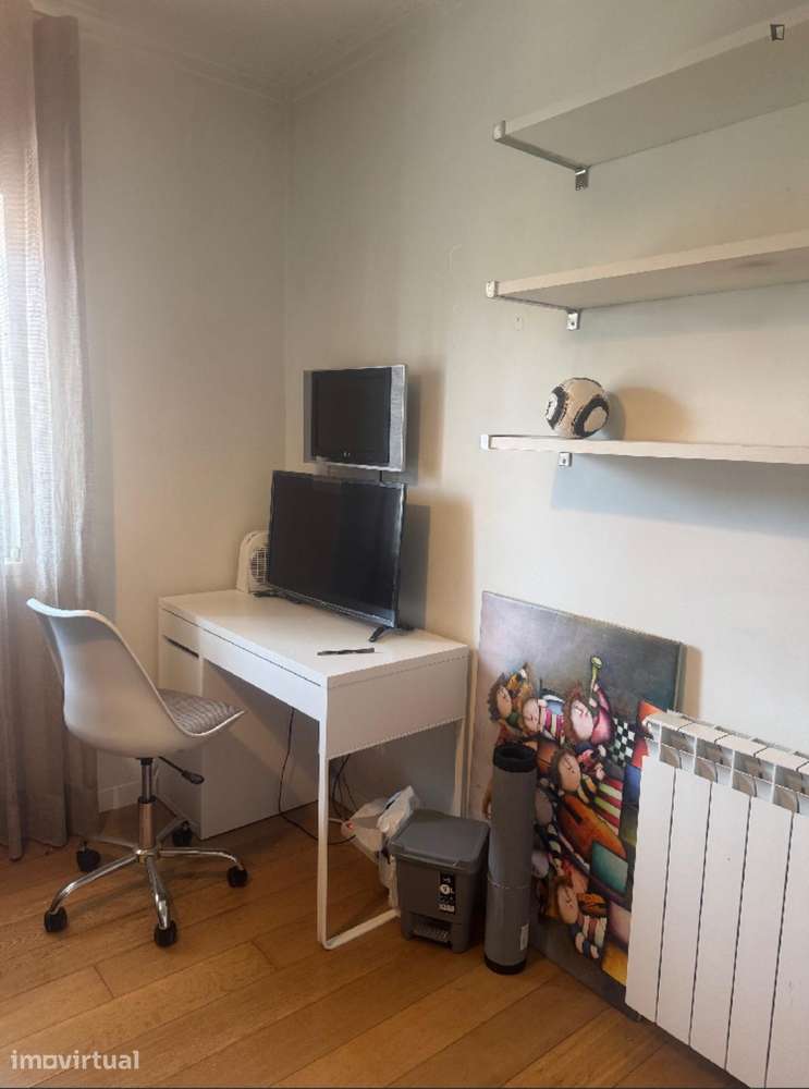 Quarto - localizado em Caxias Lisbon - Grande imagem: 5/7