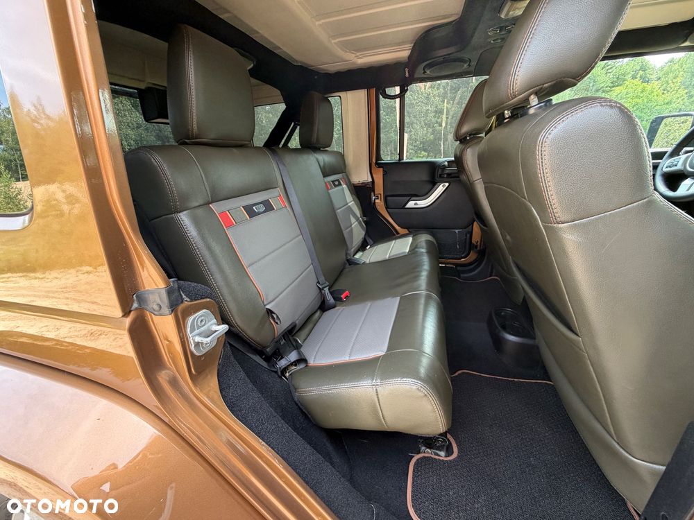 Jeep Wrangler Unlimited 3.8 Sahara - 26
