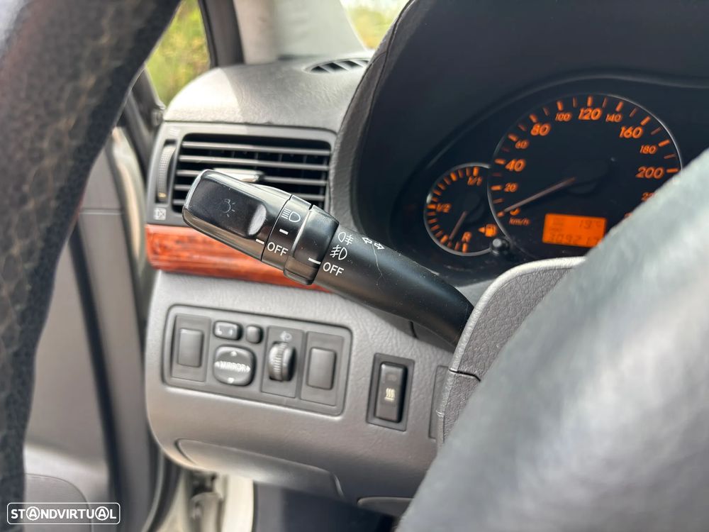 Toyota Avensis SW 2.0 D-4D - 15