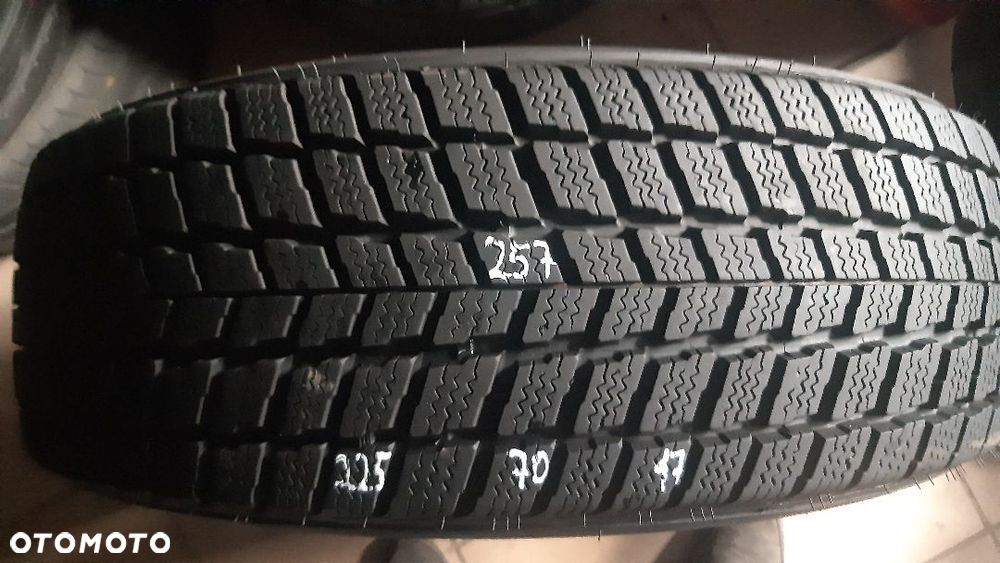 Nexen 225/70/17 nr 257 - 1