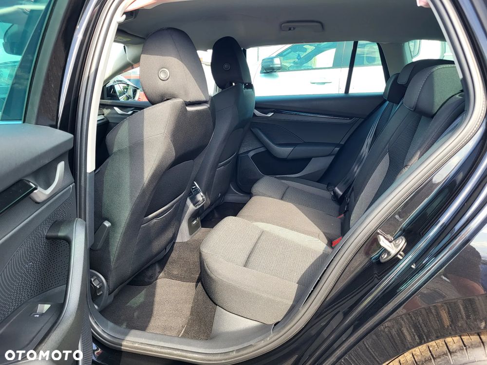 Skoda Octavia 1.5 TSI mHEV DSG Selection - 6