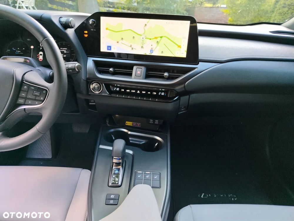 Lexus UX - 12