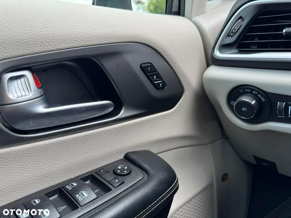 Chrysler Pacifica - 26
