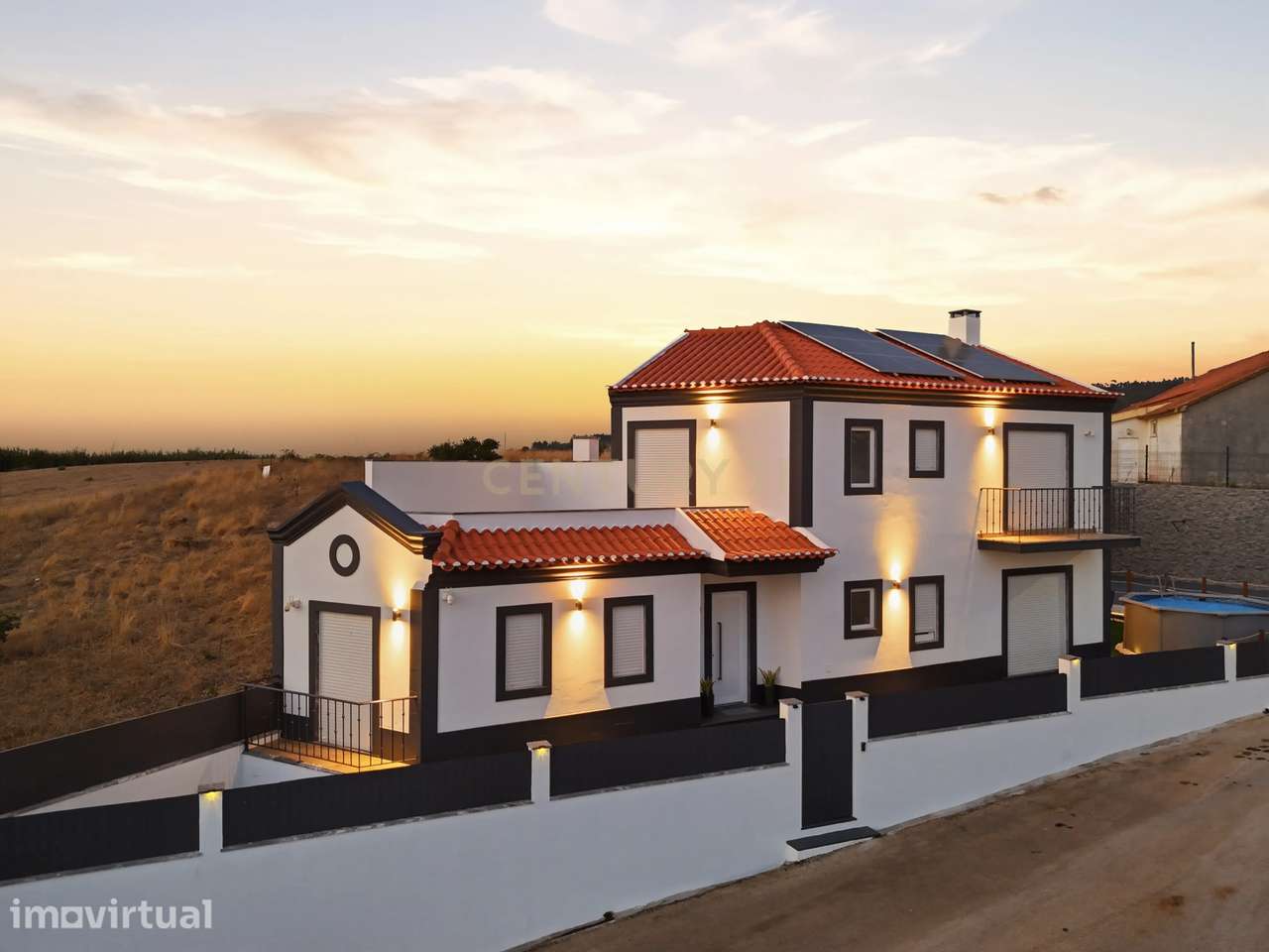 Moradia T3+1 Totalmente Remodelada  em 2026 com Piscina, Painéis Solar